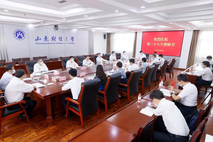 省委书记李干杰来海角app
走访调研并召开全省教师代表座谈会