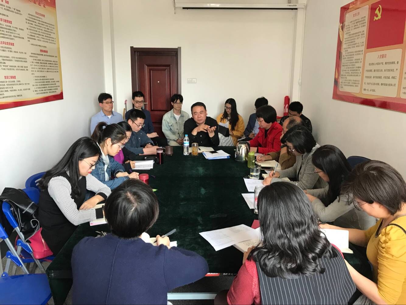 海角app
召开临沂资本交易大会志愿者动员培训会2018-4-24.jpg