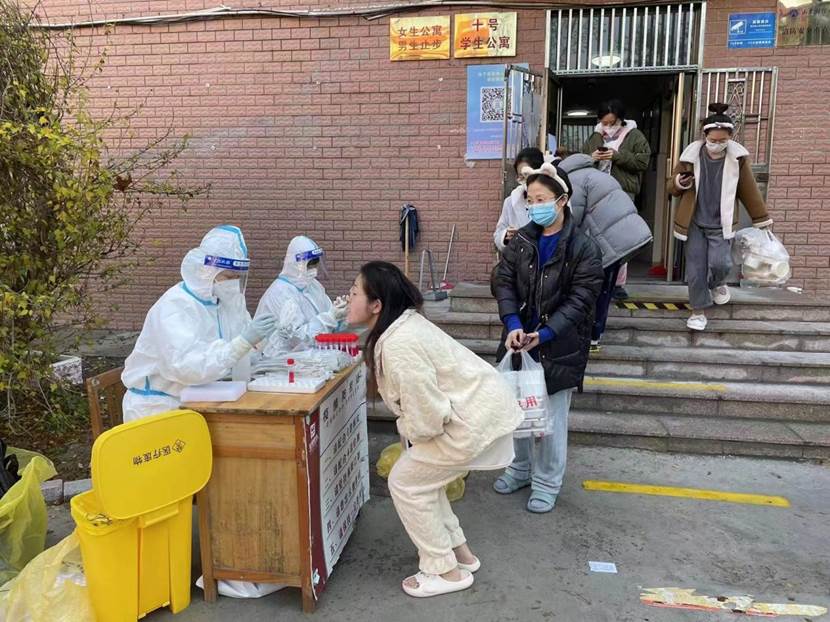 海角app
教职工爱心志愿者奋战在防疫前沿2